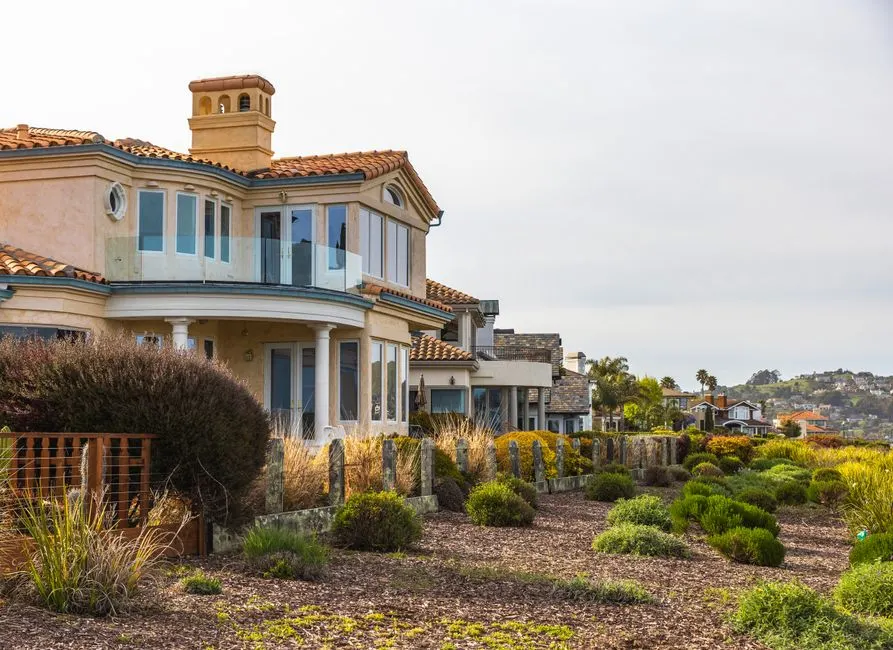 Buying a luxury villa on the French Riviera: how four iconic addresses actually compare