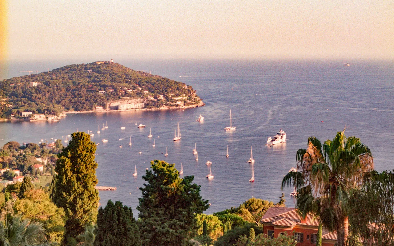 Acheter une villa d'architecte sur la Côte d'Azur pour sécuriser un patrimoine rare